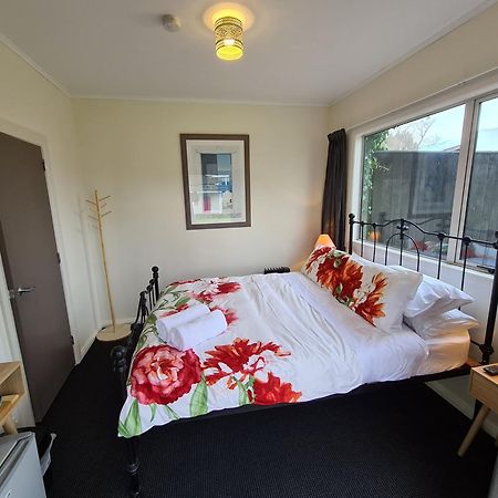 Central Masterton Sleepout Экстерьер фото